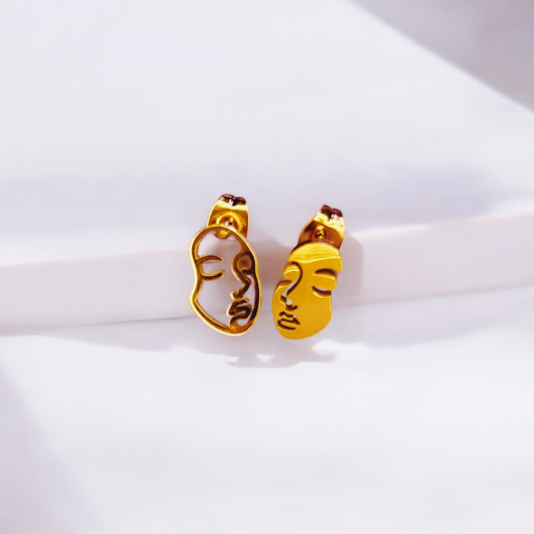 it's giving contour studs