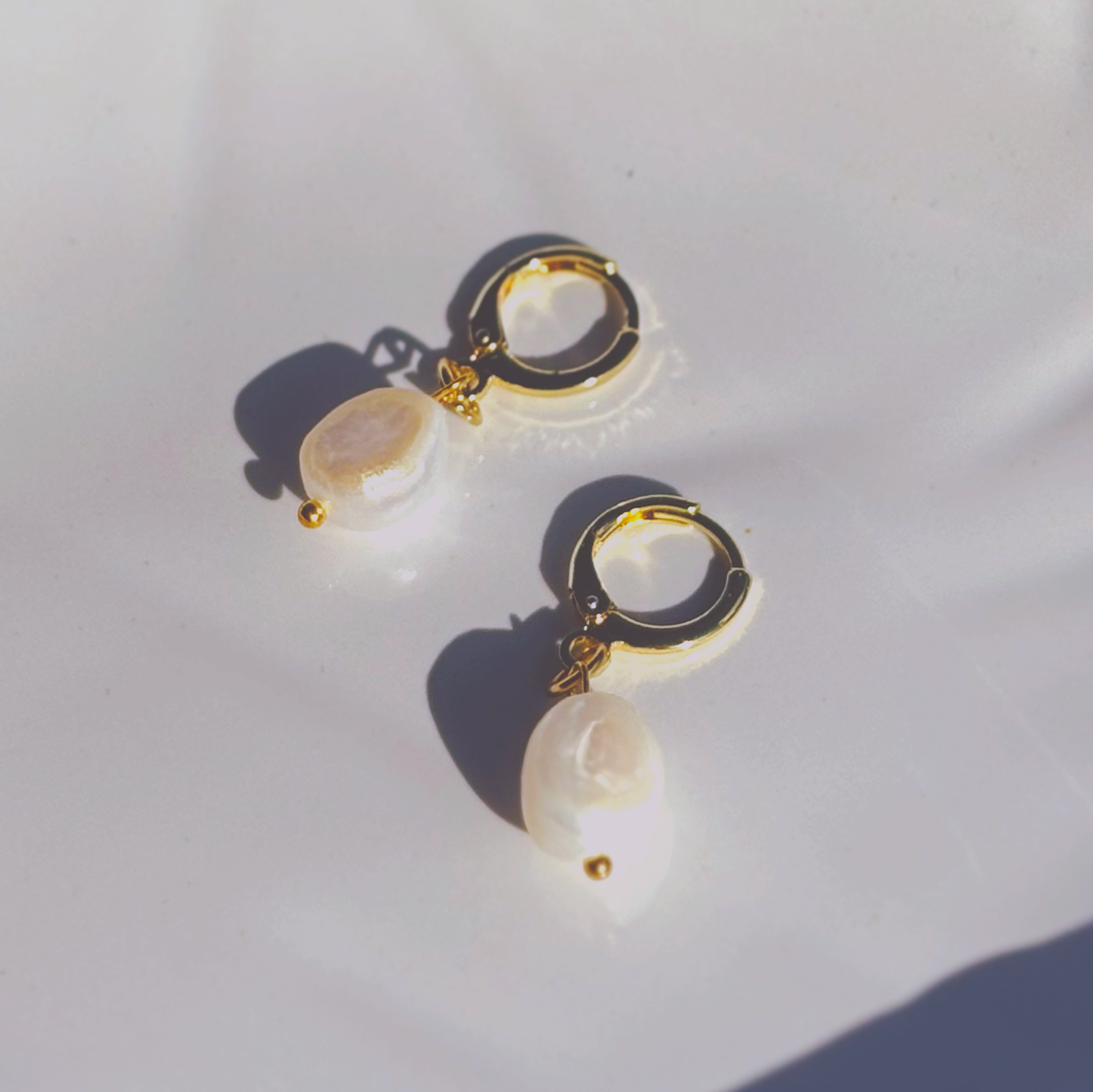 classic pearl huggies